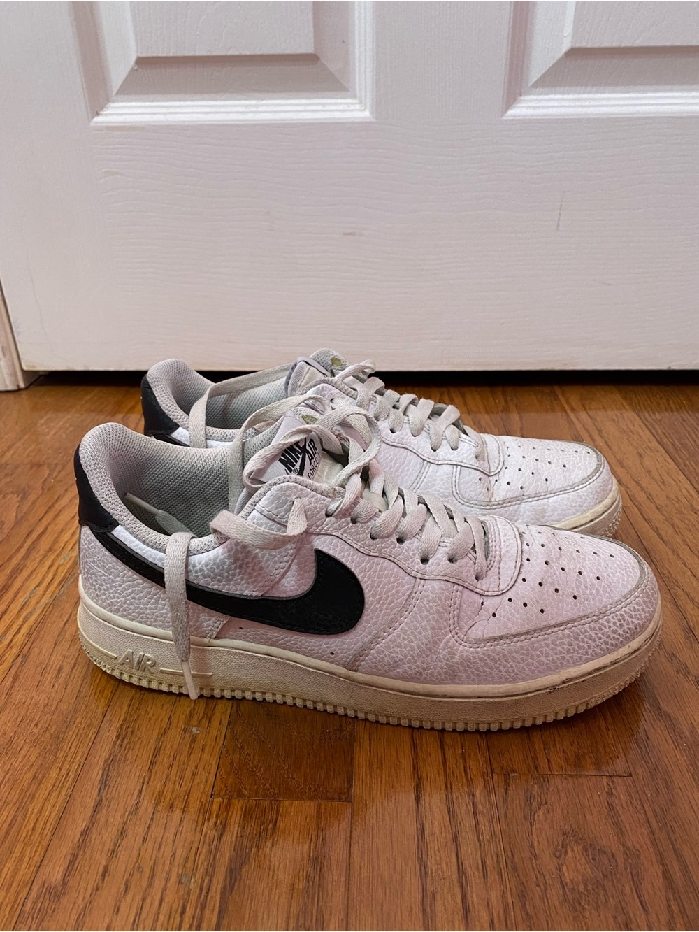 Nike Men’s White Sneakers Size US 8